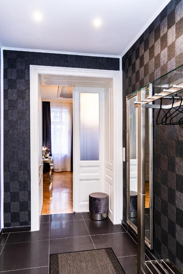 Sophies Place Augarten - Imperial Lifestyle City Apartments Vienna Parking Esterno foto