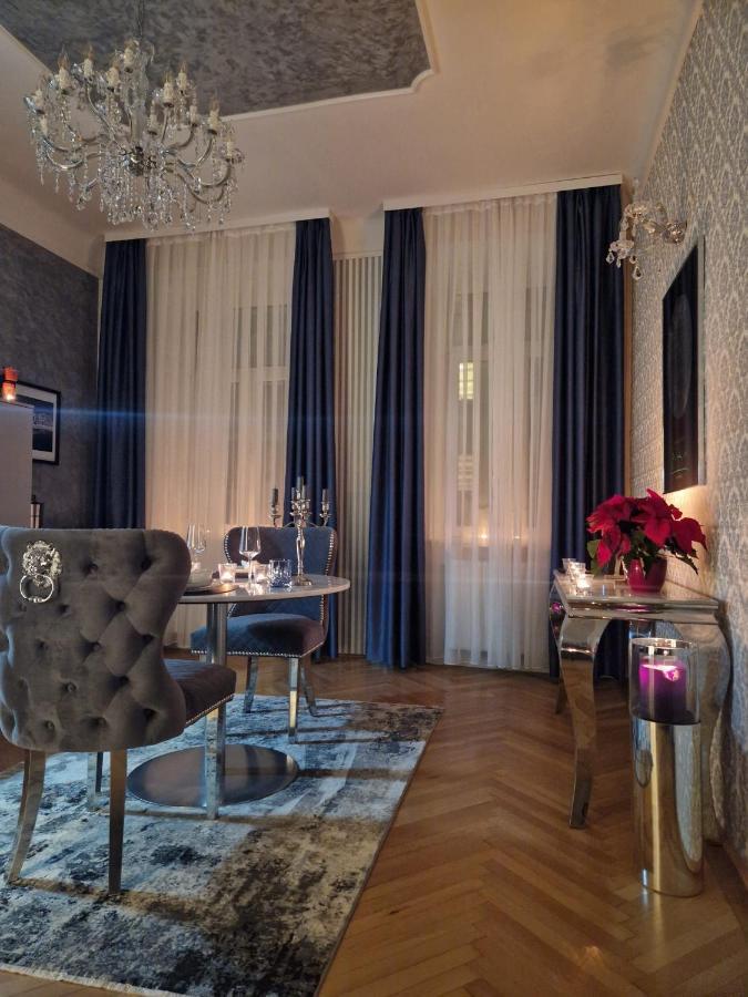 Sophies Place Augarten - Imperial Lifestyle City Apartments Vienna Parking Esterno foto
