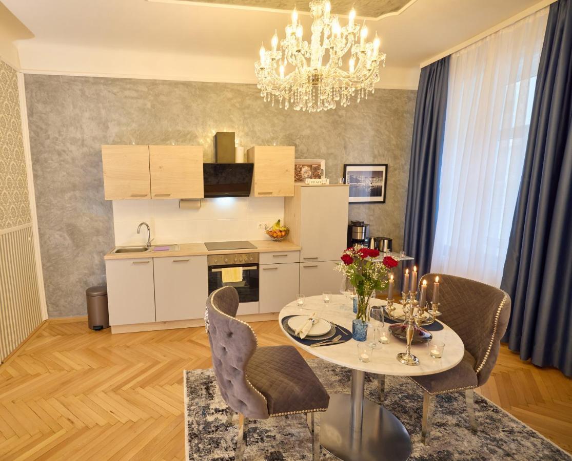Sophies Place Augarten - Imperial Lifestyle City Apartments Vienna Parking Esterno foto