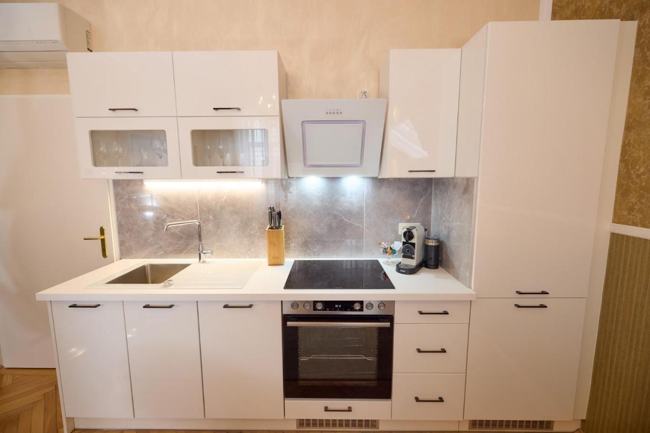 Sophies Place Augarten - Imperial Lifestyle City Apartments Vienna Parking Esterno foto