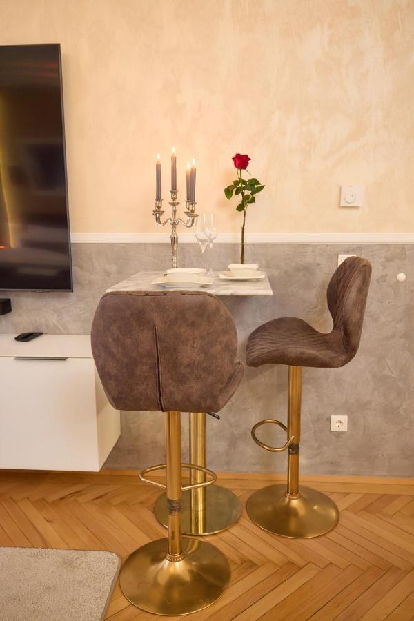 Sophies Place Augarten - Imperial Lifestyle City Apartments Vienna Parking Esterno foto