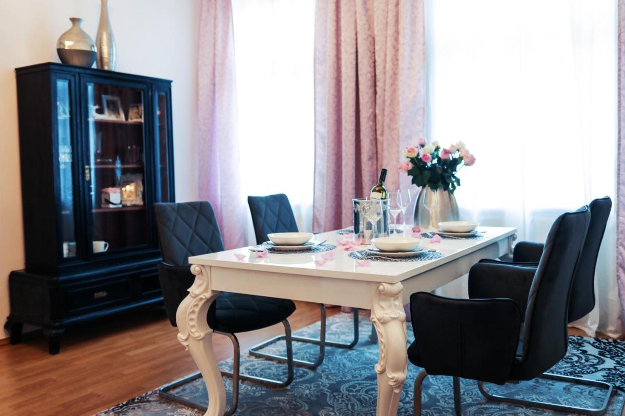 Sophies Place Augarten - Imperial Lifestyle City Apartments Vienna Parking Esterno foto