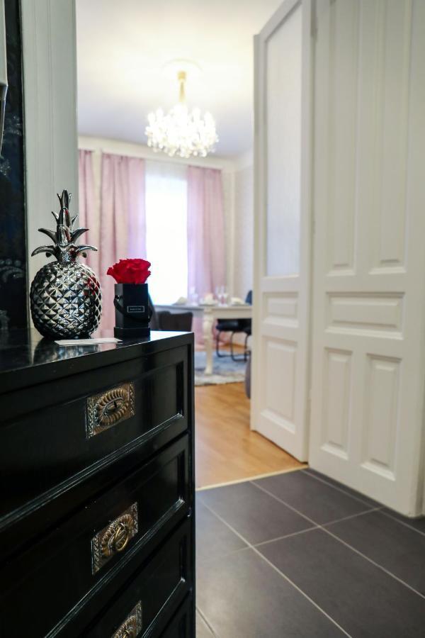 Sophies Place Augarten - Imperial Lifestyle City Apartments Vienna Parking Esterno foto