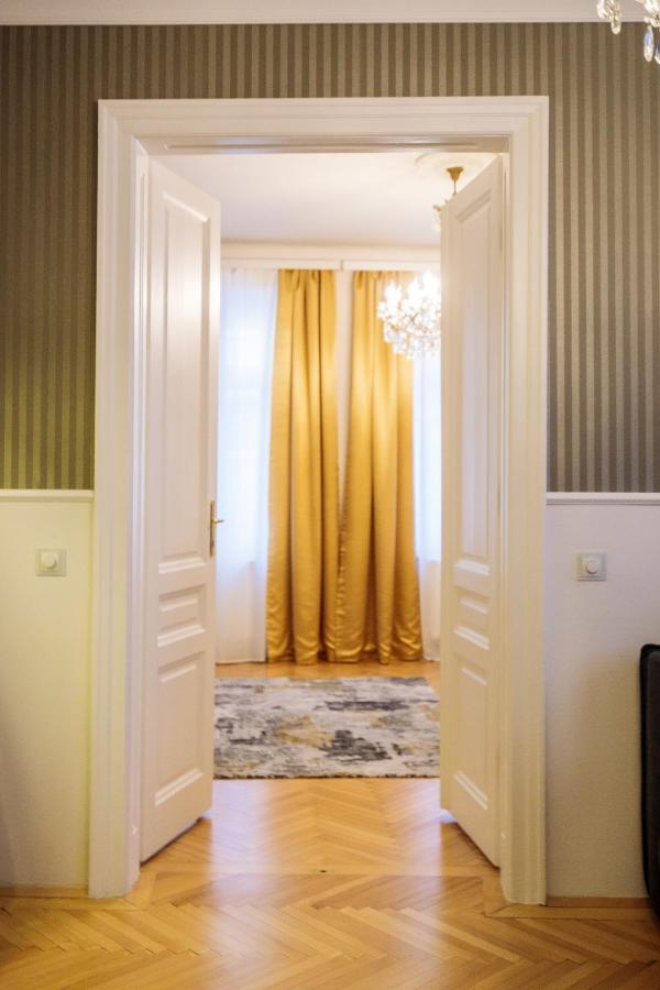 Sophies Place Augarten - Imperial Lifestyle City Apartments Vienna Parking Esterno foto