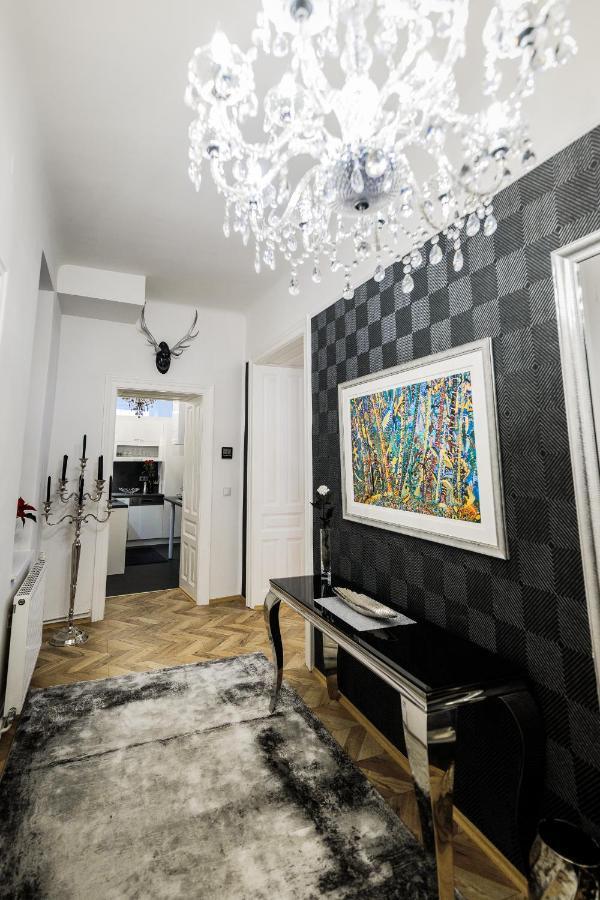 Sophies Place Augarten - Imperial Lifestyle City Apartments Vienna Parking Esterno foto